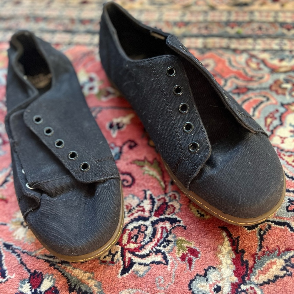 Dr Martens canvas shoes “walker” size M9/W10 used no laces